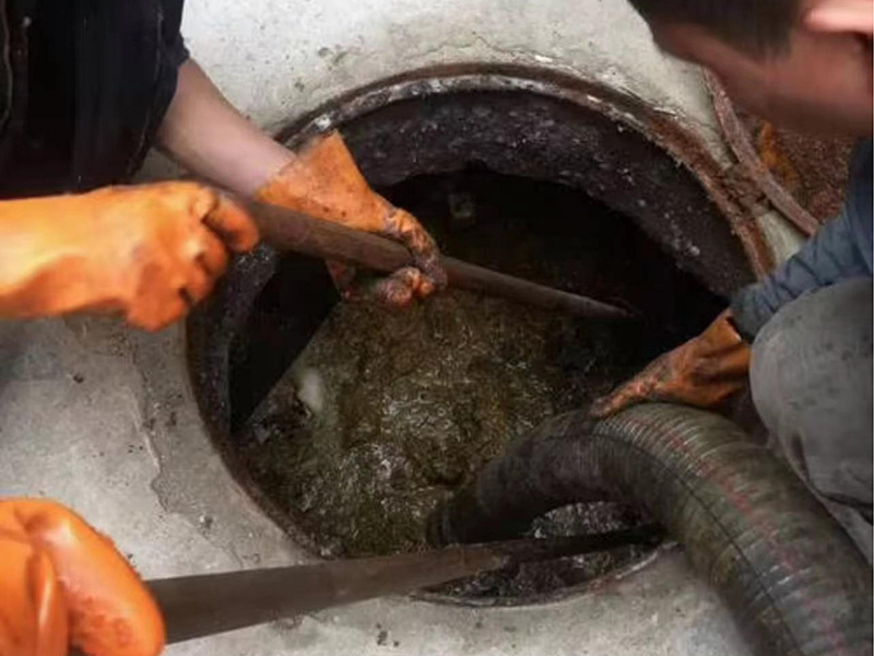 金塔清理化粪池时如何避免沼气的危害?